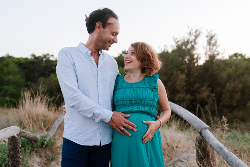 Elisa + Alessio | Aspettando Bianca – Servizio fotografico di gravidanza al mare
