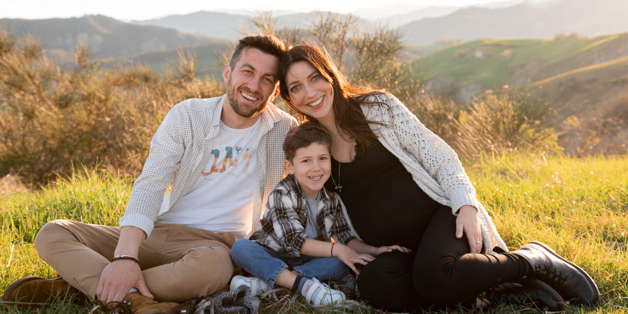 Anna, Daniel ed Enea – Aspettando Diana | Servizio fotografico di gravidanza al tramonto